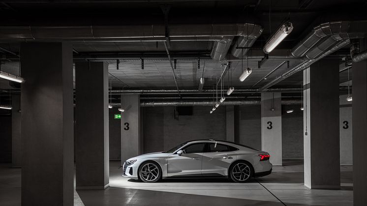 Audi e-tron GT (Suzukagrå)