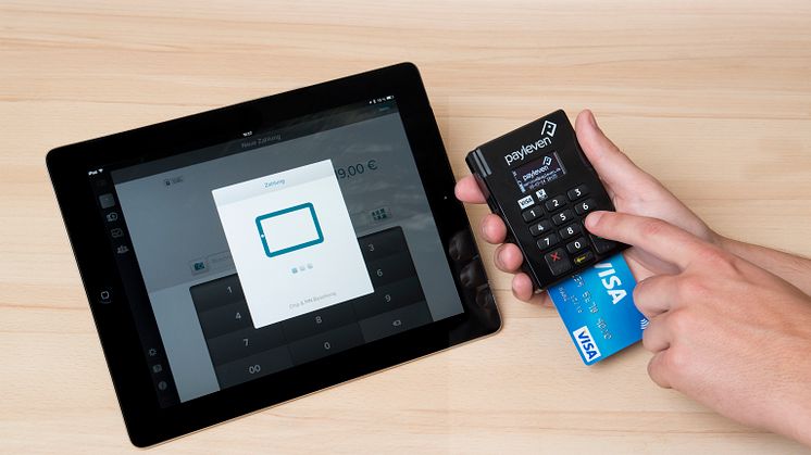 Bezahlvorgang mit Visa Karte an mPOS-Terminal von payleven - iPad