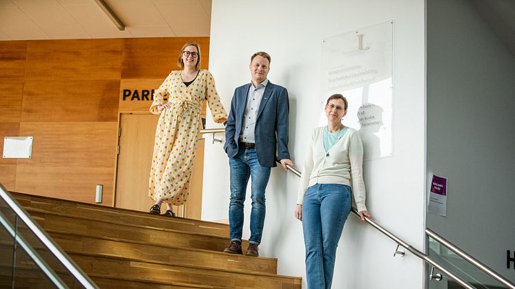 Från vänster: Greta Wimander - tillträdande campusutvecklare Piteå Science Park, Andreas Lind - kommunchef Piteå kommun och Helena Stenberg - kommunalråd Piteå. Foto: Anders Westergren