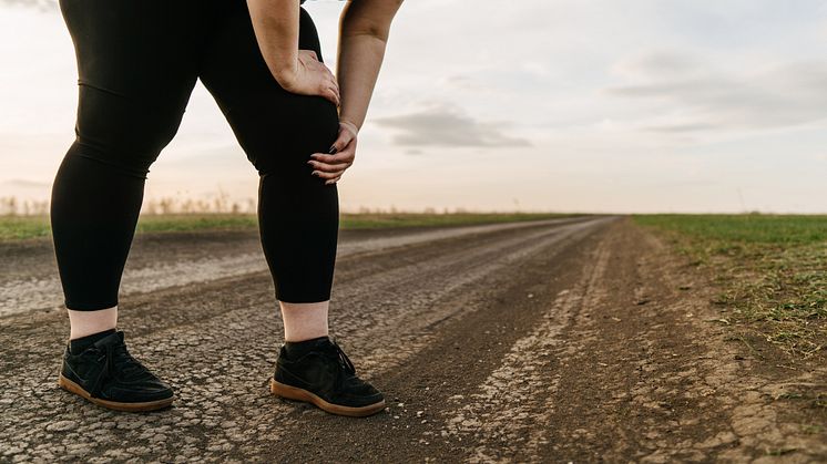 Die mit Lipödem einhergehenden Schmerzen können zu einem verändertem Laufverhalten führen. Foto: iStock / Vadym Petrochenko