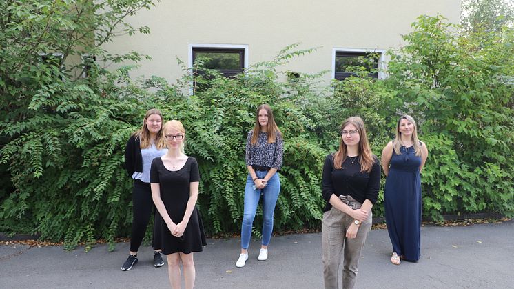 freuen sich auf den Start ihrer Ausbildung: (von links) Luise Brassel (Homberg), Charlotte Kindl (Frielendorf), Melissa Jaworski (Neustadt), Sophie Becker (Neukirchen) und Olga Gross (Schwalmstadt).