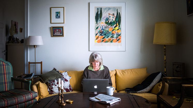 Följ med på 82-åriga Kerstin Wolgers första vecka online