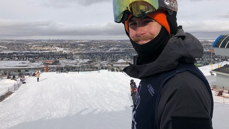 Niklas Mattsson har en mycket bra känsla efter första träningsdagen i slopestyle-banan i Calgary. Bild: Joakim Hammar. (Fri att användas för redaktionellt bruk)