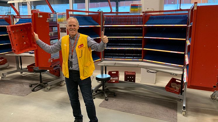 Nå kan julen komme - vi har gjort jobben, hilser Terje Bjørnerås ved logistikksenteret i Trondheim  til hele Norge.