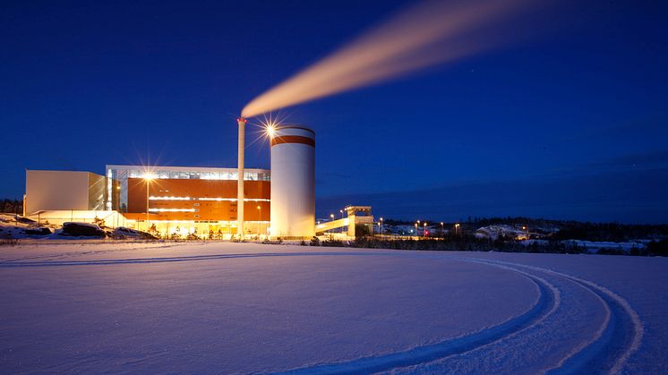 Lillesjö kraftvärmeverk i Uddevalla producerar fjärrvärme och el energieffektivt. Ju mer fjärrvärme som används, desto mer el kan tillverkas i ångturbinerna.