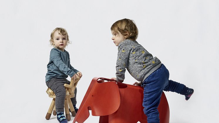 BAMBI und ELEFANT sind klasse - Ausstellung "STÜHLE. Nur für Kinder!" - Foto: Esther Hoyer