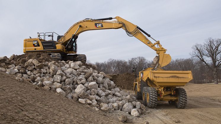 Nya Cat 336 - vy från sidan, lastar dumper.