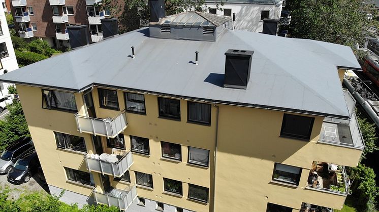 Bygården på Vika i Frogner rommer 13 leiligheter med balkong. Foto: Privatmegleren.