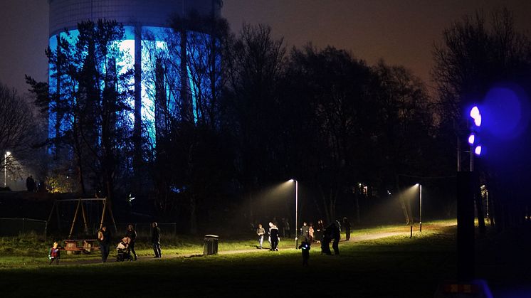 På fredag 23 november lyser Vattentornet i Biskopsgården upp igen. Foto: Bostadsbolaget