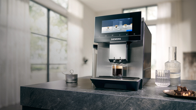Siemens' nye espressomaskine er her - EQ900 frigiver de fineste smagsnuancer i hver eneste kaffebønne.