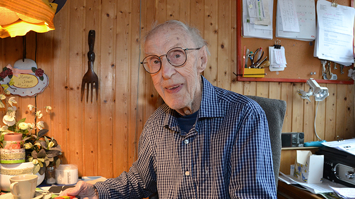 Partillefotografen Åke Hellgren är den första att tilldelas stipendium ur nybildade Inger och Gösta Sundströms kulturstiftelse.   