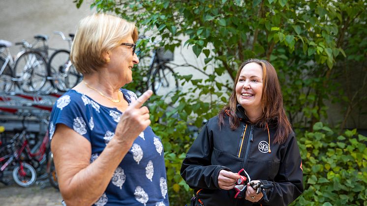 Alla SKBs kvarter har en egen fastighetsskötare på plats, något som ökar tryggheten för de boende. Foto: Karin Alfredsson