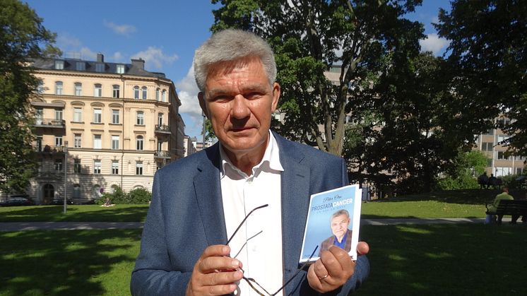 Peter Örn med sin nya bok Prostatacancer - en bok om hopp