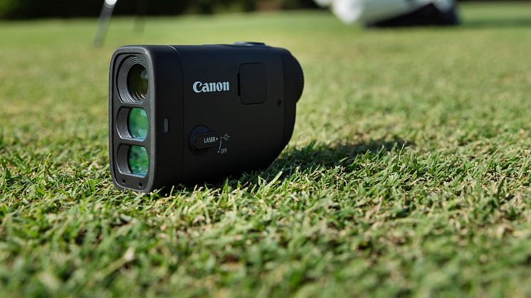 Canon PowerShot GOLF_Ambient_in_front_of_golf_bag_60042.jpg