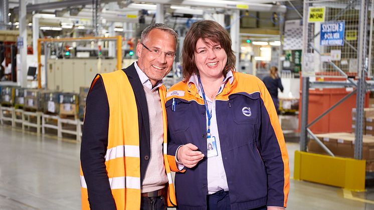 Sammy Tanhua, vd på Skövde Värmeverk och Lena Berqvist, platschef på Volvo Cars i Skövde. (Foto: Lars Ardarve)