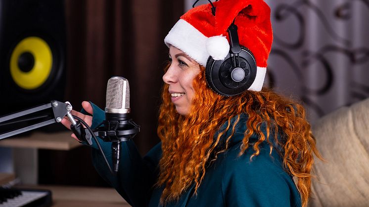 Prova på att spela in en jullåt i en musikstudio - en av många aktiviteter under Medborgarskolans öppet hus-helg. Foto: Shutterstock