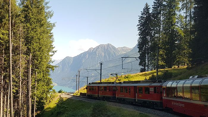 Vy från Bernina express i Schweiz.