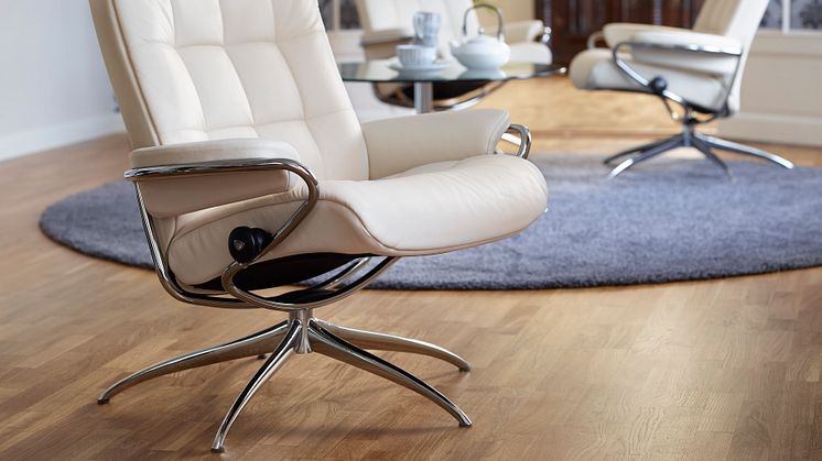 Stressless London hvilestol med lav rygg, vist i hud Paloma Vanilla