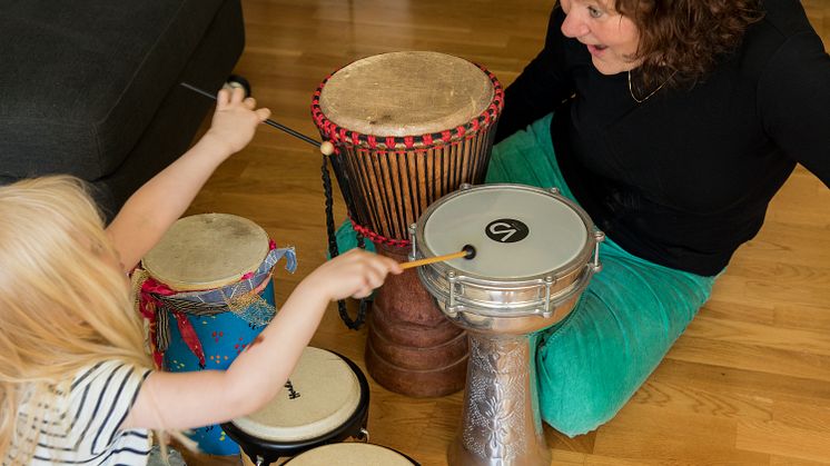 Mer pengar till musikterapi för barn och ungdomar i Stockholm