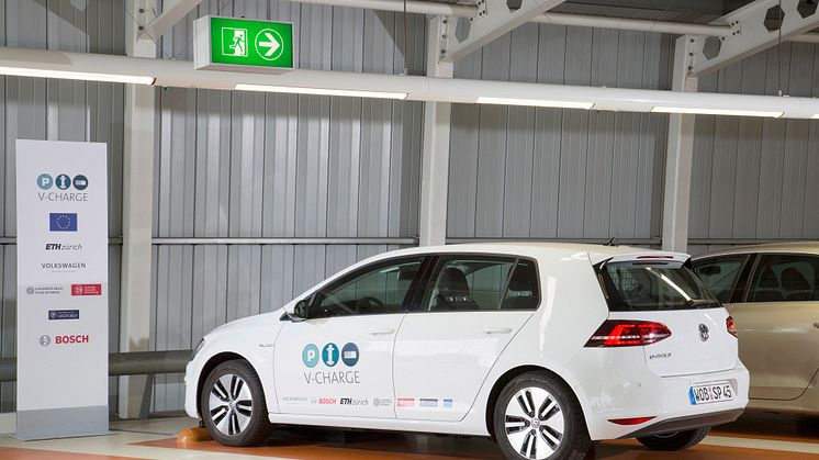 ”V-Charge”: Volkswagen driver på utvecklingen av automatisk parkering och laddning av elbilar