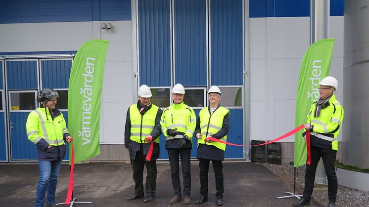 Fr.v. Anders Gustafsson (regionchef), Harry Bouveng (kommunstyrelsens ordförande), Anders Ericsson (VD), Cyril Thébault (platchef Nynas AB), Jonas Dyrke (projektledare)