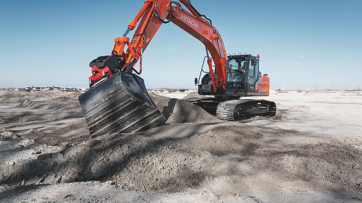 De nya modellerna förbrukar upp till 11 % mindre bränsle än tidigare modeller. Hitachis industriledande hydraulsystem, det nya TRIAS III, säkrar därtill en hög prestationsnivå vid varje användning.