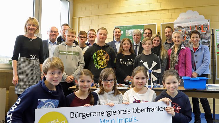 Am Freitag (31. Januar) ist der Startschuss für den Bürgerenergiepreis 2020 gefallen. Auftakt war in der Grund- und Mittelschule Hummeltal (Landkreis Bayreuth), einem der Vorjahressieger. Bewerbungsschluss ist der 29. Juni.