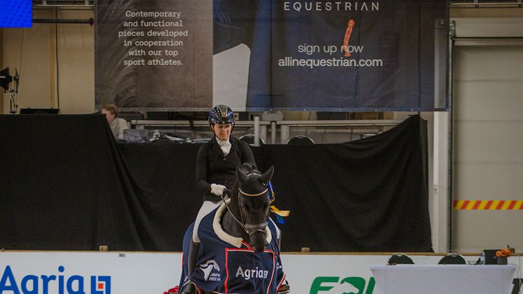 Johanna Sterner och Vangelis tog täten i Agria Star of Tomorrow för 6-åriga hästar under lördagen