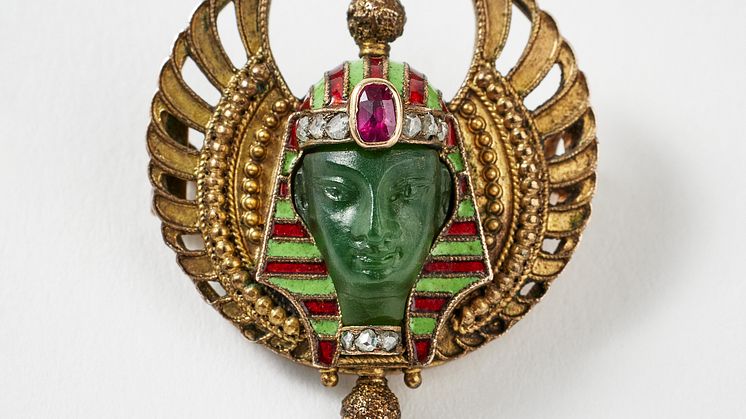 Egyptian Revival brooch in jade, circa 1880