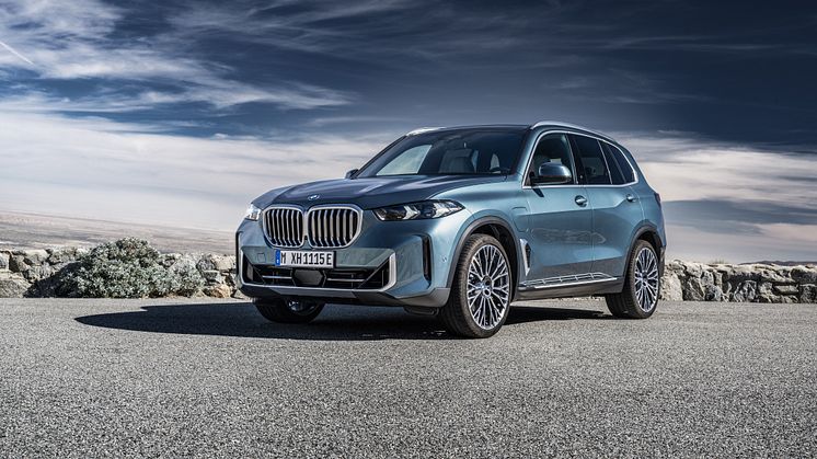 BMW X5 xDrive50e i farven Blue Ridge Mountain