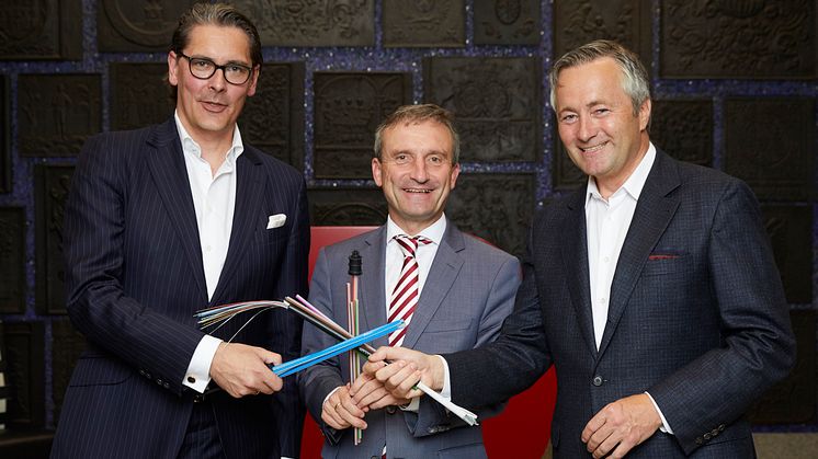 Uwe Nickl, Sprecher der Geschäftsführung Deutsche Glasfaser, Thomas Geisel,  Oberbürgermeister von Düsseldorf und Hannes Ametsreiter, CEO von Vodafone Deutschland 