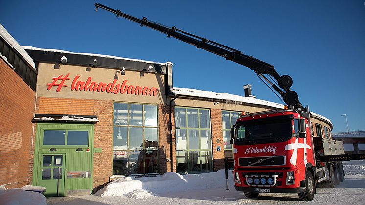 Inlandstågs nya lastbil, med längre och större kran. Inköpet möjliggör ännu effektivare bärgningar på järnväg.