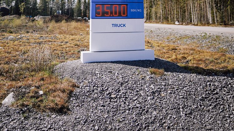 På resan runt i Norden var skyltar med höga bränslepriser ett återkommande fenomen. Det miljövänliga valet av biogas var dock på många håll billigare att tanka än naturgas.