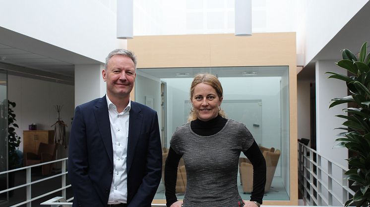 Sune Stampe Sørensen, direktør i Patent- & Varemærkestyrelsen og Glenda Napier, CEO i Energy Cluster Denmark. Foto @Patent- & Varemærkestyrelsen