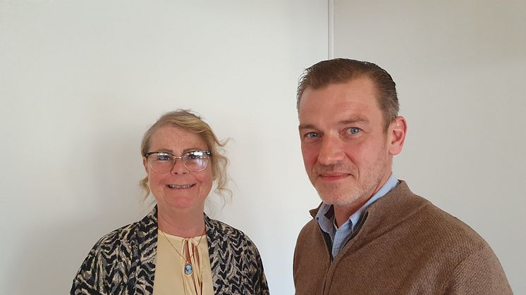 Katarina Honoré (S), vice ordförande för lokala BRÅ, och Richard Berggren (M), ordförande för lokala BRÅ, hoppas att utbildningen om hur man möter drogpåverkade och psykiskt sjuka personer bidrar till en tryggare kommun.