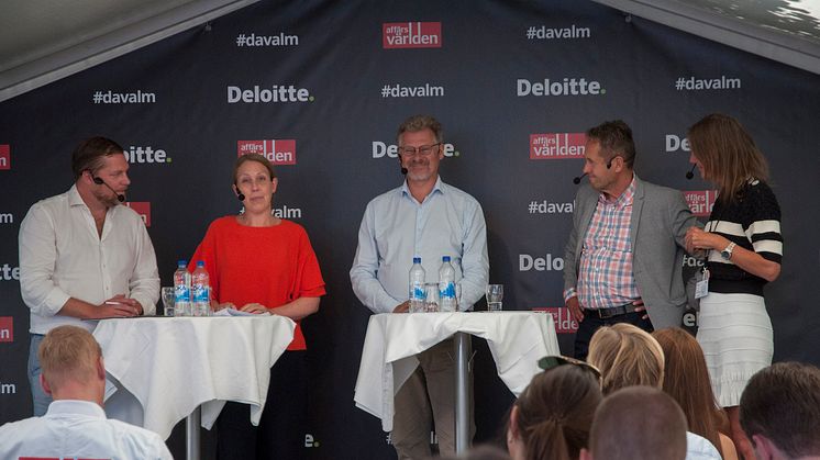 I panelen deltog Günther Mårder, vd Företagarna, Karin Stenmar, hållbarhetschef Folksamgruppen, Klas Eklund, Senior Economist och Svante Axelsson, nationell samordnare, Fossilfritt Sverige. 