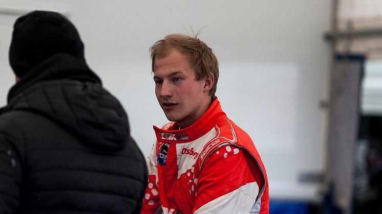 En sammanbiten Kevin Eriksson inför chansen att ta andra raka titeln i RallyX Nordic