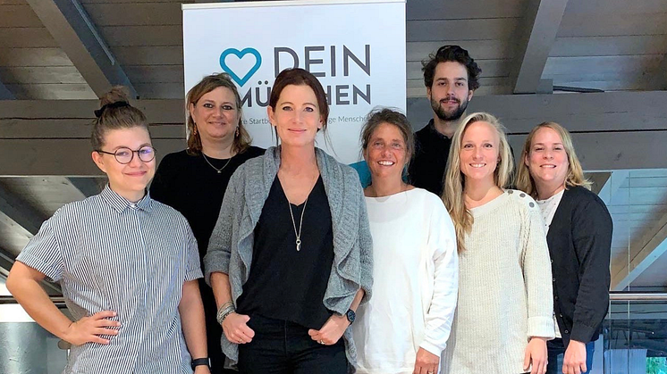 Das Team von DEIN MÜNCHEN (v.l.): Franziska Sturm, Bettina Weber am Bach, Mara Bertling, Katja Schubert, Christian Vera, Elisa Dudda, Veronika Hofstätter