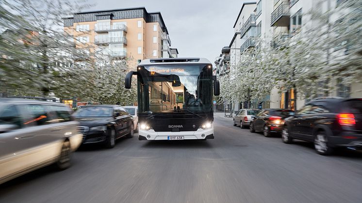 Die neue Generation der Scania Linien- und Reisebusse bietet einen ergonomischeren Fahrerplatz.