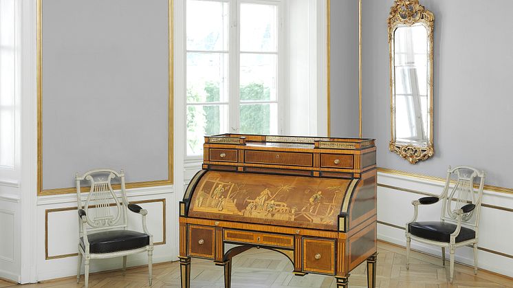 David Roentgen: Louis XVI gilt bronze bureau. C. 1780. Estimate: € 135,000-200,000