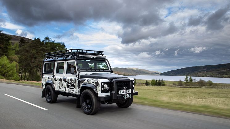 Land Rover Classic Defender Works V8 Trophy II_001