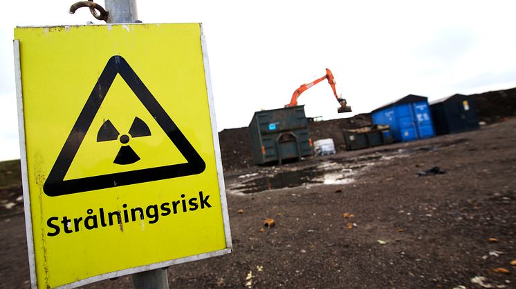 På Sysavs särskilda mellanlagring förvaras det radioaktiva avfallet tills radioaktiviteten har klingat av.