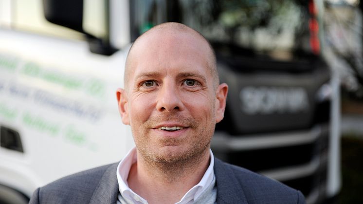 Frank Zill, Geschäftsführer der Spedition Westfalen-Lippe, hat sich für einen zweiten Scania LNG-Lkw entschieden, dank Unterstützung der Scania Finance.