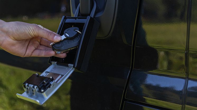 Nyckelgömman rymmer 14 plastkort eller 20 nycklar.