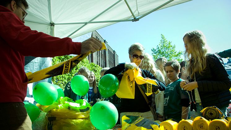 Handbollsföräldrar, fotbollsungar och tennisbarn enas i skräpplockning i helgen