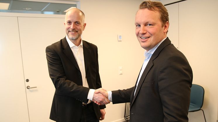 Avdelingsdirektør Gunnar Wedde i Oslo kommune og direktør for bedriftsmarkedet i Telia Norge, Jon Christian Hillestad, er godt fornøyd med avtalen.