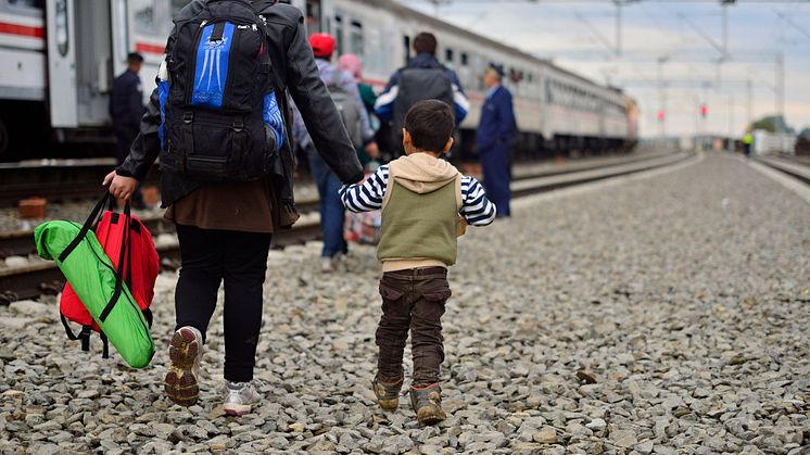 Flyktingar vid tåg i Kroatien. Foto: Mostphotos