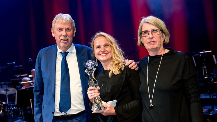 SKL:s vd Staffan Isling delar ut GötaPriset till Lena Olsson och Maria Klingberg, VGR