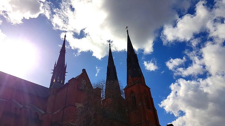 Under högtidsgudstjänsten i domkyrkan dialogpredikar Svenska kyrkans ärkebiskop och föreståndaren för Pingst.