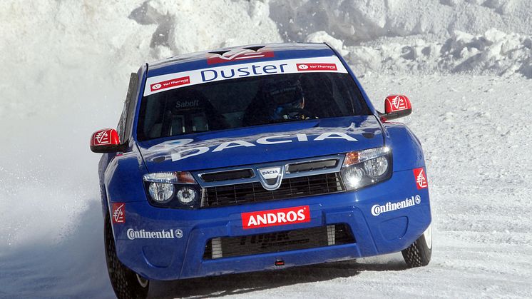 Dacia Duster "Ice" och Alain Prost tävlar i is-racing tävlingen Throphée Andros
